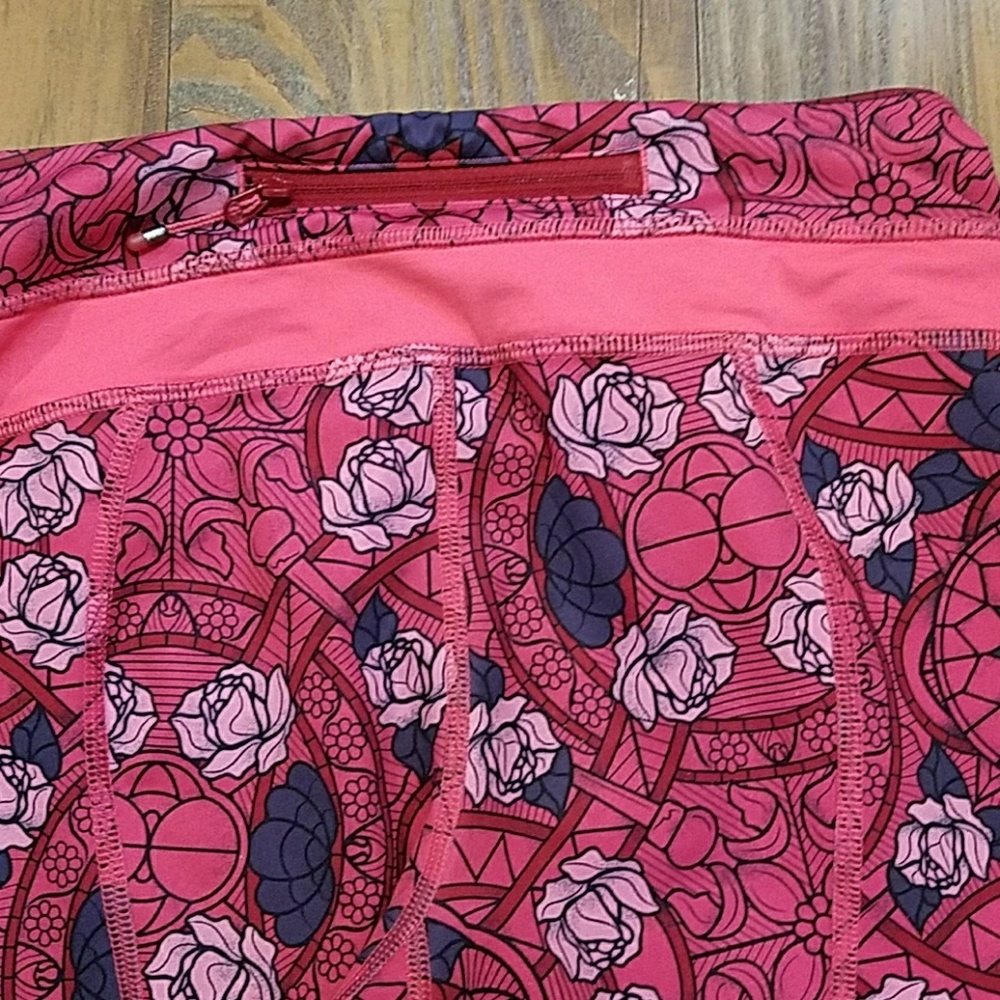 Lululemon RARE Crop size 4 - Picture 3 of 4